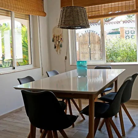 Villa Casa Blue Vista - Beachside Villa & Guestroom Marbella