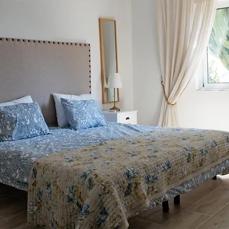 Villa Casa Blue Vista - Beachside Villa & Guestroom