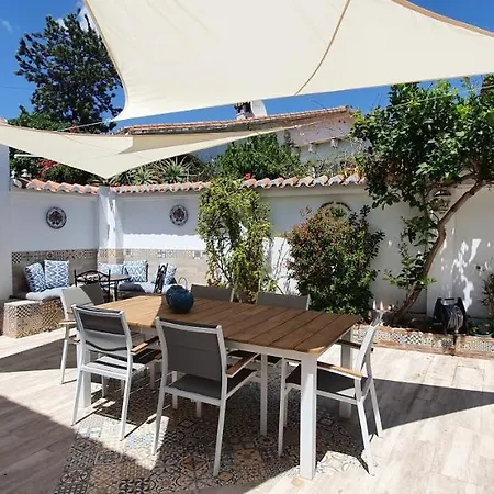 Casa Blue Vista - Beachside Villa & Guestroom Marbella