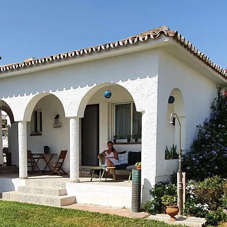 Villa Casa Blue Vista - Beachside Villa & Guestroom